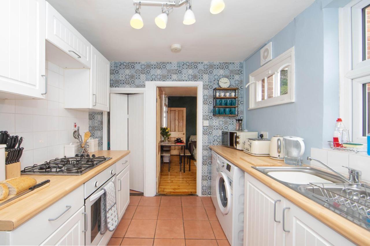 Cosy 3 Bedroom House - Private & Central - Ultra Wifi Кэнтербари Экстерьер фото