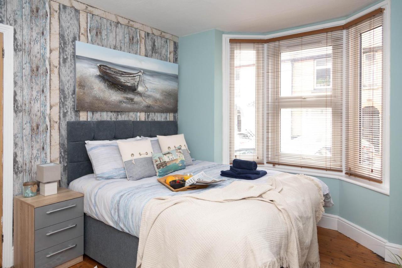Cosy 3 Bedroom House - Private & Central - Ultra Wifi Кэнтербари Экстерьер фото