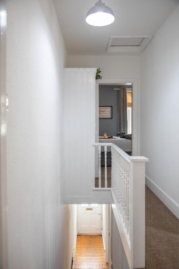 Cosy 3 Bedroom House - Private & Central - Ultra Wifi Кэнтербари Экстерьер фото