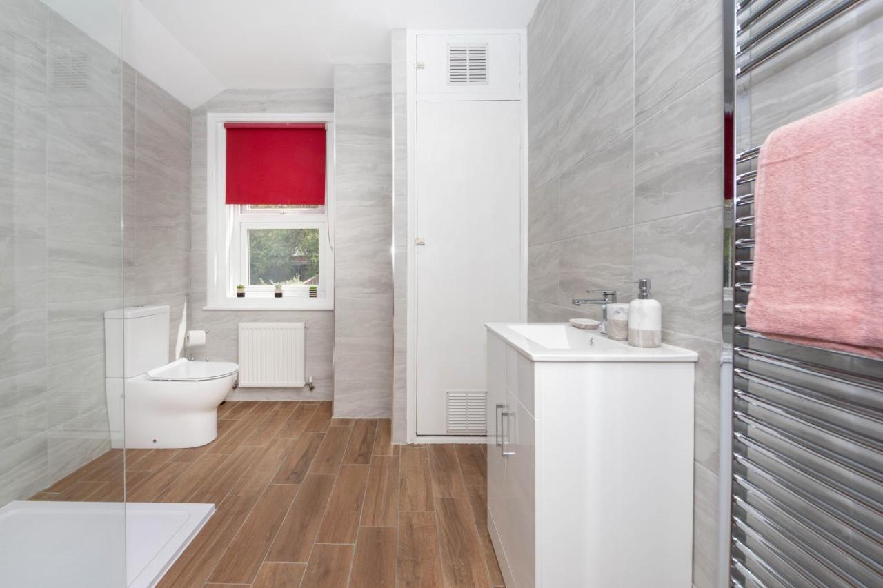 Cosy 3 Bedroom House - Private & Central - Ultra Wifi Кэнтербари Экстерьер фото